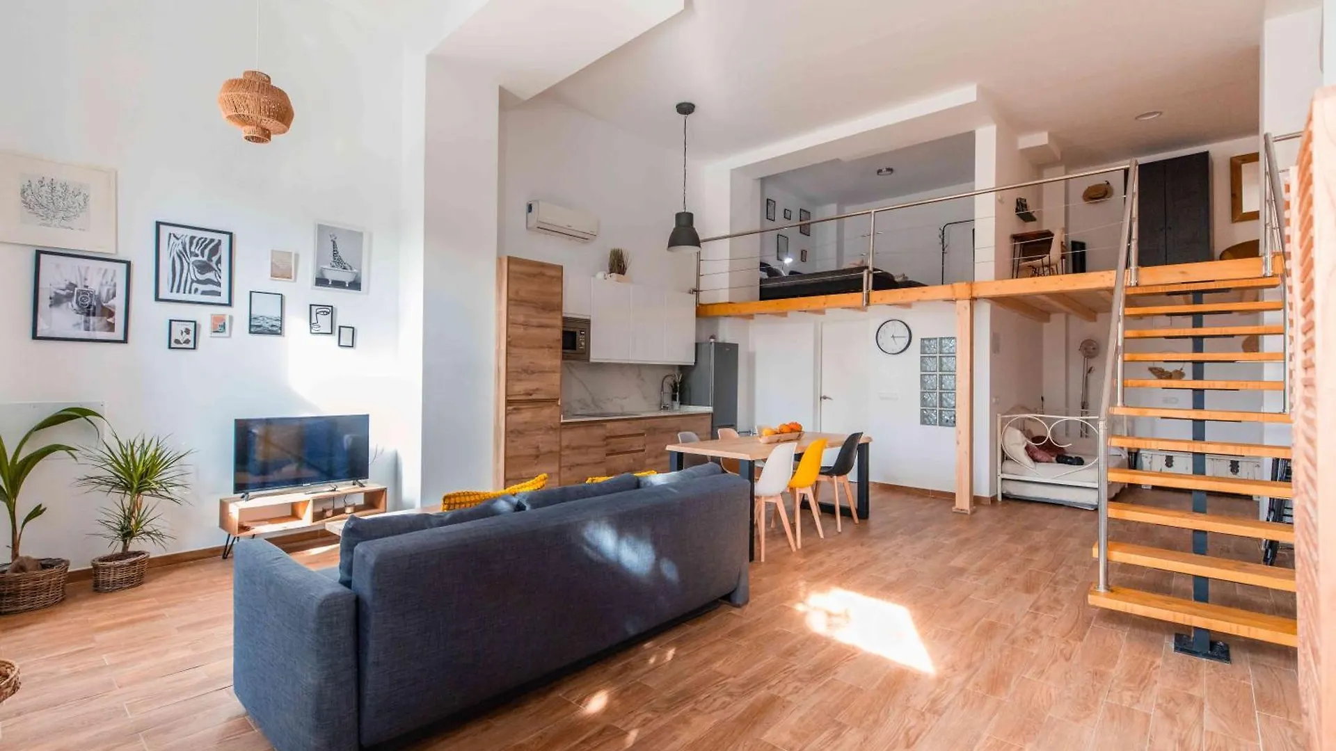 Letsmalaga - Duplex En El Centro Con Jacuzzi location
